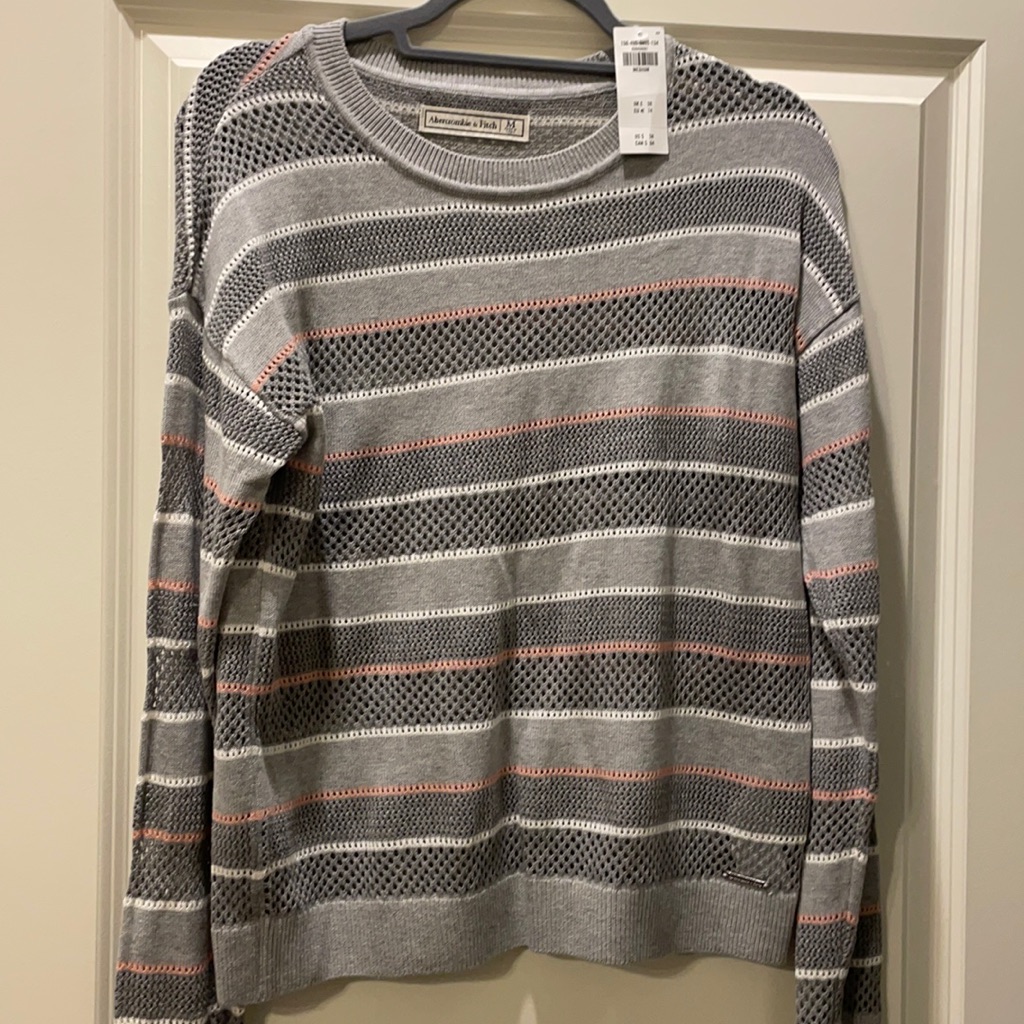 Brand New Abercrombie And Fitch Brand Sweater Size Medium Brand New Abercrombie And Fitch Brand Sweater Size Medium